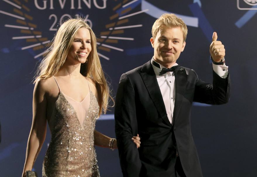 L&#39;arrivo del campione del mondo F1 Nico Rosberg con la moglie Vivian. Nico ha anche annunciato il ritiro dalle competizioni catalizzando l&#39;attenzione di tutti. Epa
